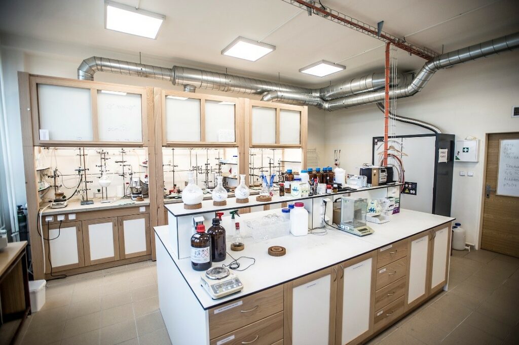 Custom synthesis lab at Santiago